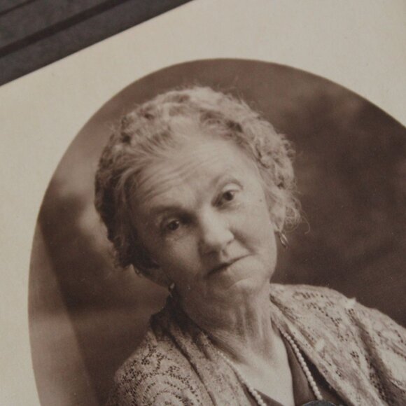 Vintage 1920s Photograph, Black And White Sepia Portrait Photo of A Lady, Woman - Picture 3 of 11